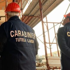 Spoleto, i carabinieri ‘sospendono’ cantiere edile: denunce e multe