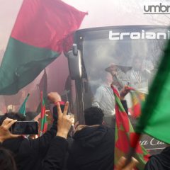 Foto e Video – Il calore dei tifosi rossoverdi in viale dello Stadio