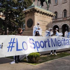 «Ridateci lo sport», il presidio a Perugia