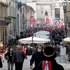 Perugia, bombe carta in centro per la serie B: Daspo a due tifosi