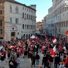 Il Perugia torna in B: esplode la festa in strada e nei salotti