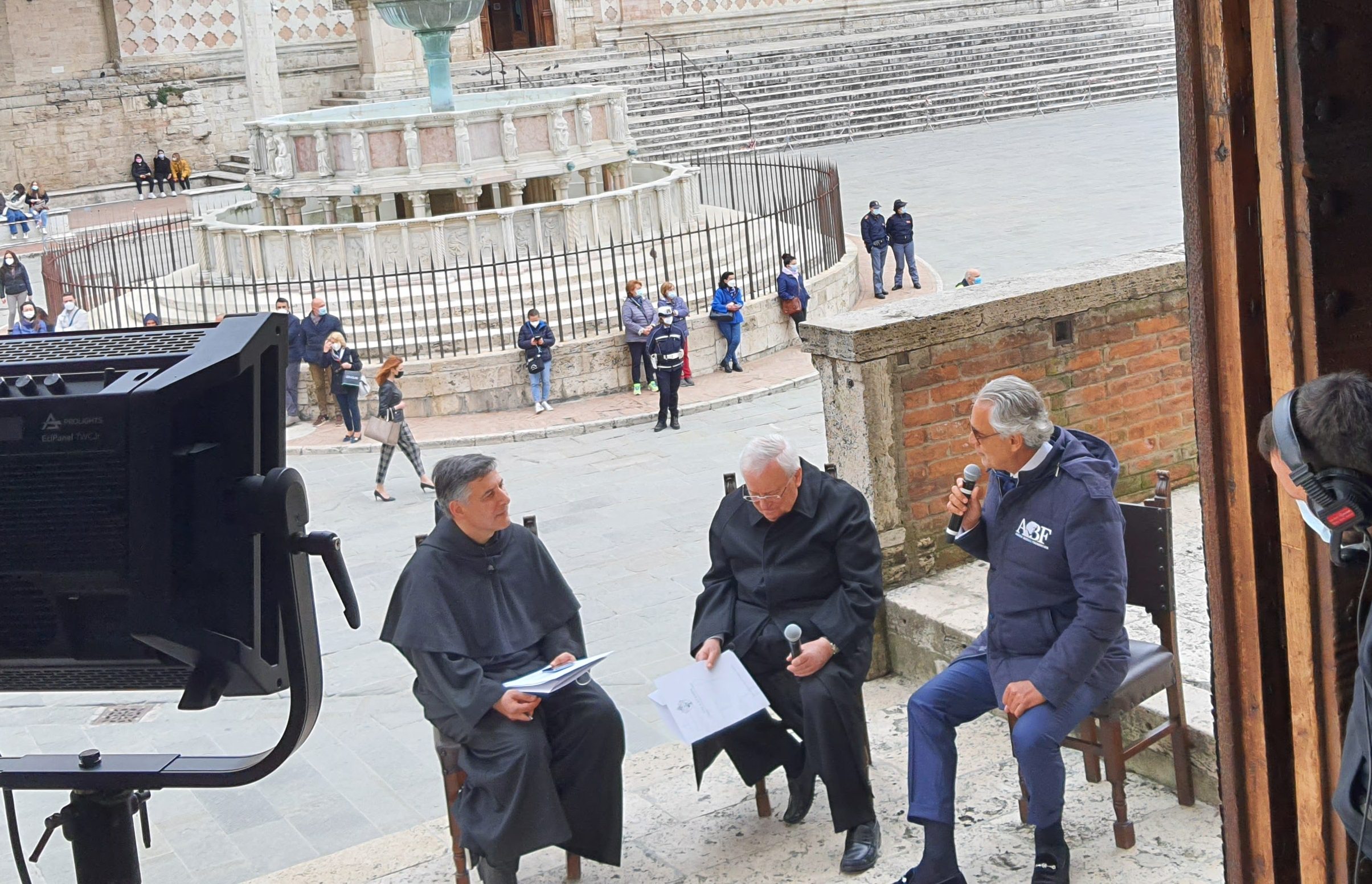 Sorpresa a Perugia: Bocelli canta in piazza IV Novembre