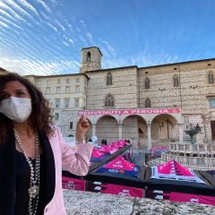Il Giro a Perugia, altro dietrofront: via lo striscione dalla Fontana Maggiore