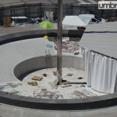 Fontana piazza Tacito, il lavoro sui mosaici va avanti – Il video