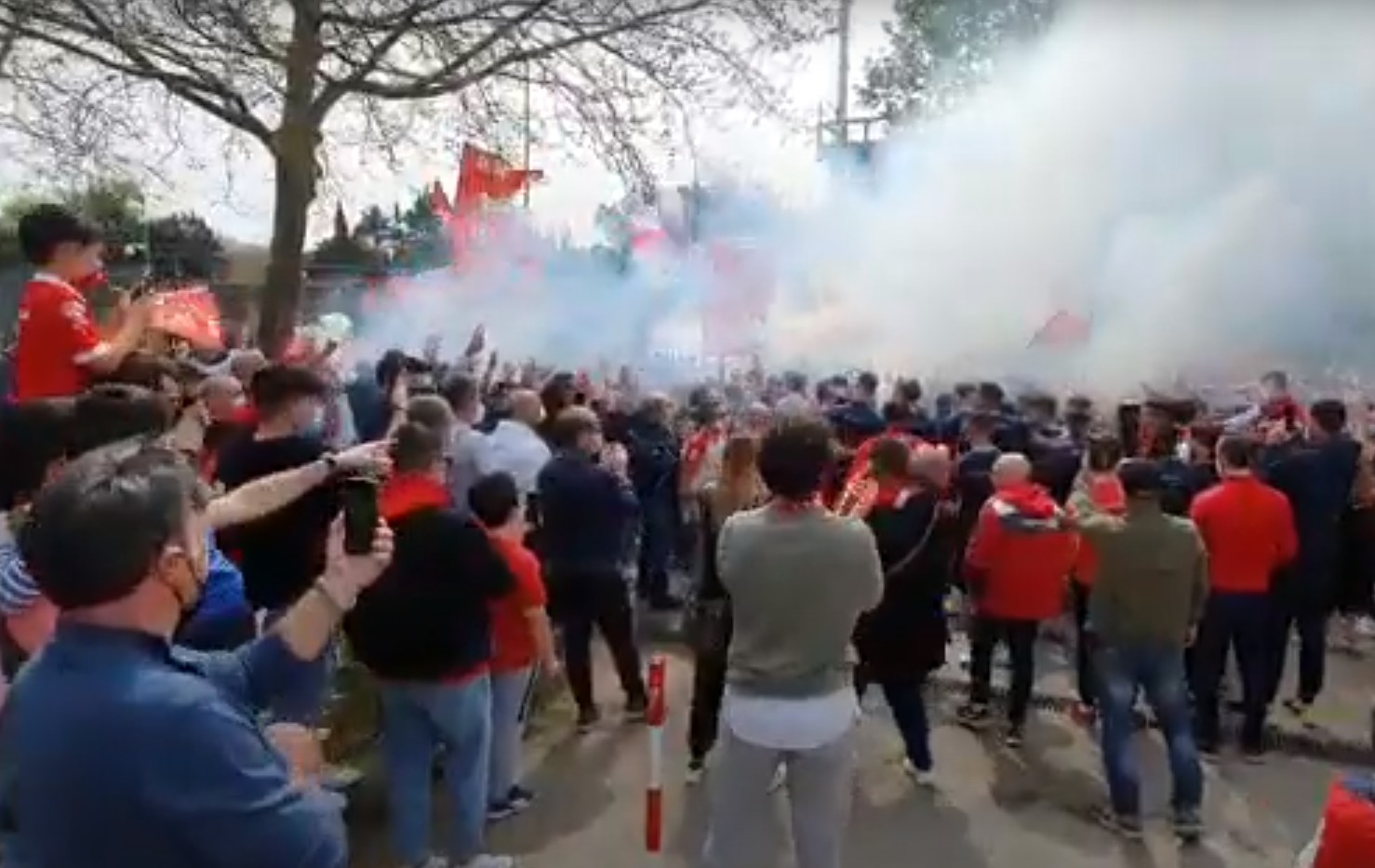 Perugia verso Salò, cori e fumogeni al Curi per i giocatori