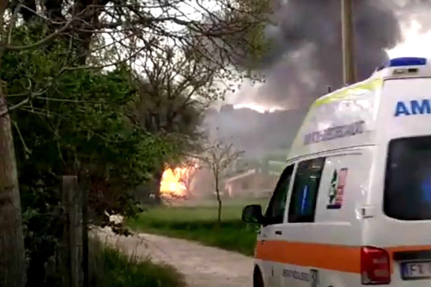L’angoscia dei testimoni, poi lo scoppio e le lacrime: «Sono morti tutti»