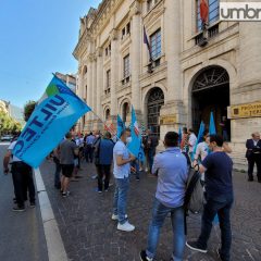 Gas, luce, acqua e rifiuti: sciopero e sit-in. «A rischio la qualità dei servizi»