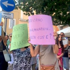 «Basta con la dittatura sanitaria»: ‘no green pass’ in piazza a Terni