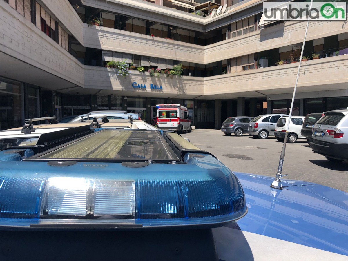 Terni, si barrica nel grattacielo: fermato dalla polizia e ricoverato