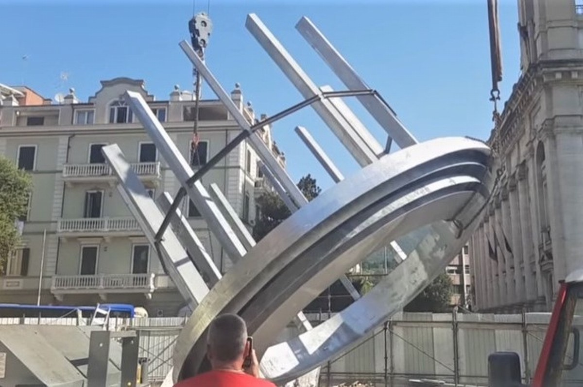 Terni, fontana Tacito: posizionato il castello zincato – Video