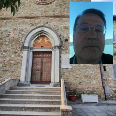 Don Vincenzo ‘muto’ di fronte al Gip. Bassetti incontra i parrocchiani