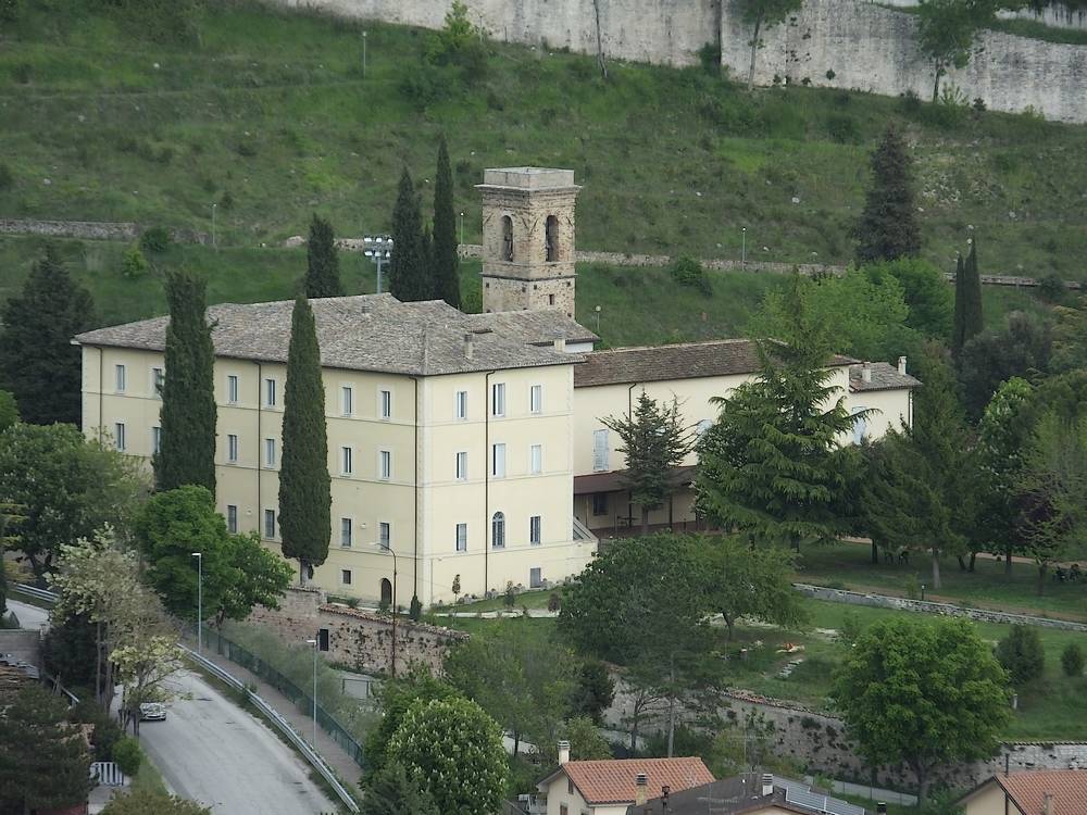 Fratello e sorella trovati in fin di vita durante la vacanza