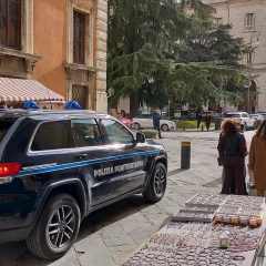 Penitenziaria bloccata dai pilomat in corso Vannucci a Perugia
