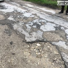 Strada delle Querce: «Siamo abbandonati tra buche e disagi»
