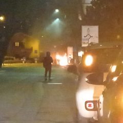 Auto in fiamme nei pressi della basilica di Santa Maria degli Angeli