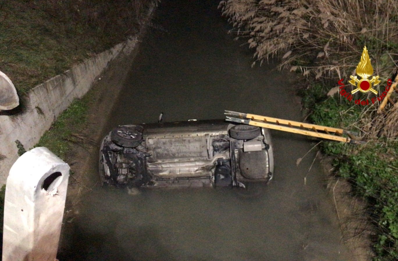 Montefalco, finisce con l’auto in acqua: donna liberata dal 115
