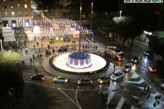 Terni, piazza Tacito: tornano le auto vicino alla fontana