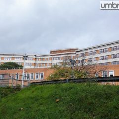 Ospedale Terni, acquisto 22 letti: stop, revoca e riaffidamento da quasi 40 mila euro