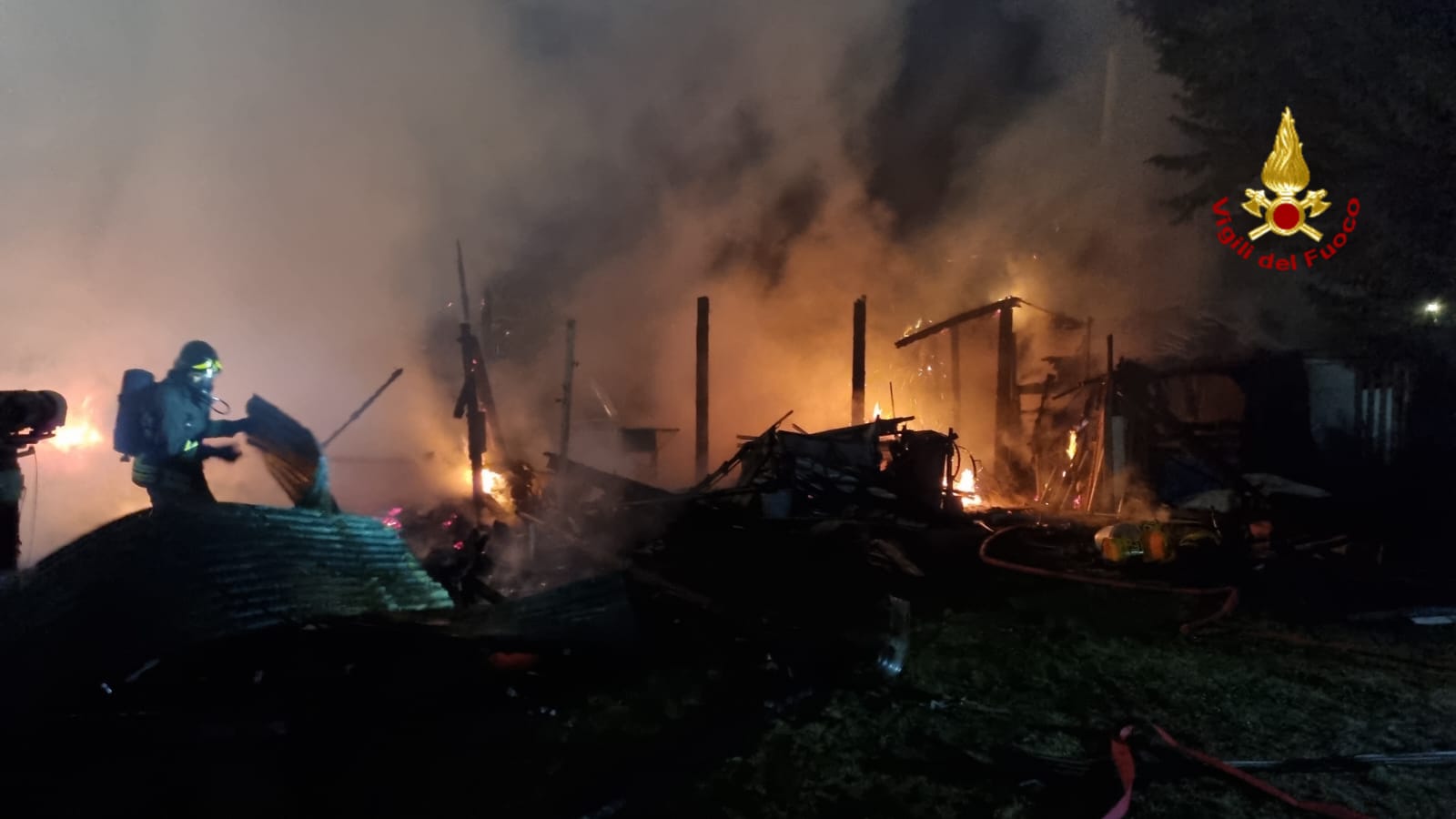 Perugia, Casenuove: altro capannone prende fuoco in zona