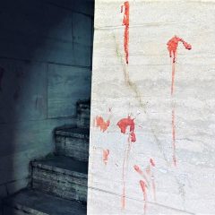 Perugia, sangue sulla fontana di Aldo Rossi: «Ancora degrado»