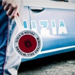 Rincorre e ferma l’autobus per salire, poi aggredisce l’autista: denunciato