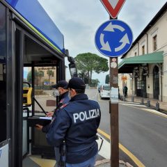 Assisi, tenta di salire sull’autobus senza mascherina Ffp2 e green pass: fermato