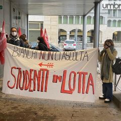 Maturità, studenti in piazza a Perugia: «Scritto? Atto di irresponsabilità»
