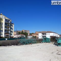 Terni, degrado via Papa Benedetto III: via la ‘storica’ gru