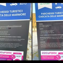 Cascata delle Marmore «Parcheggio da gratis a pagamento in pochi minuti con lo scotch. I multati ringraziano»