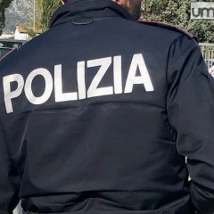 Terni, percosse alla compagna incinta. La perseguita e minaccia di morte anche la figlia: arrestato