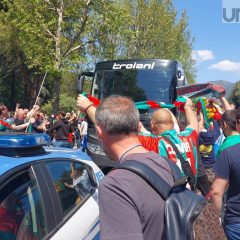Derby dell’Umbria: l’arrivo del pullman della Ternana allo stadio