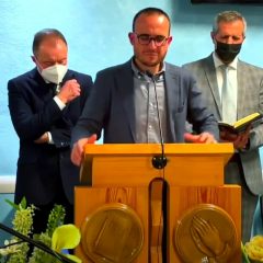 Preghiera per gli ucraini nella chiesa della comunità evangelica romena