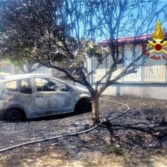 Bastia Umbra: brucia auto, scatta l’intervento