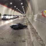 Incidente in galleria: scooterista in ospedale