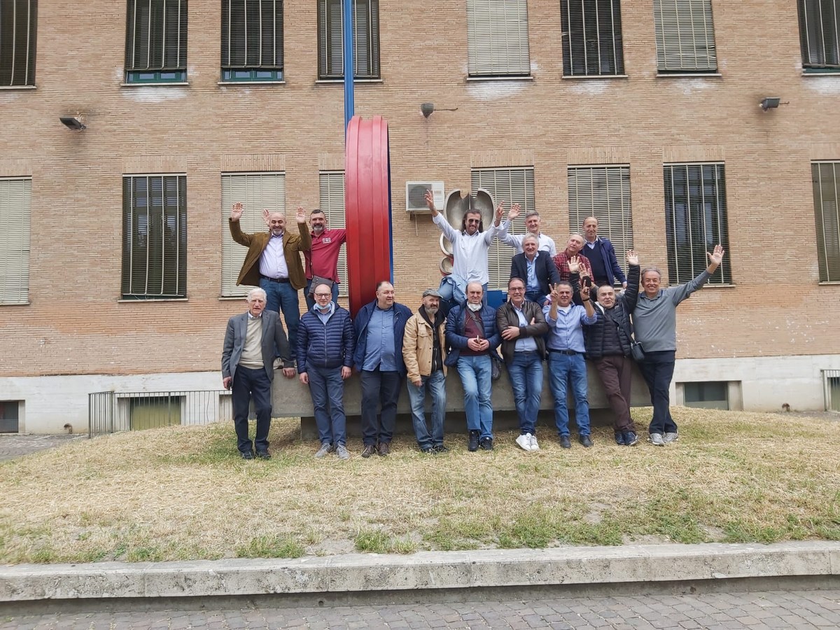 Terni: si ritrovano a 40 anni dal diploma