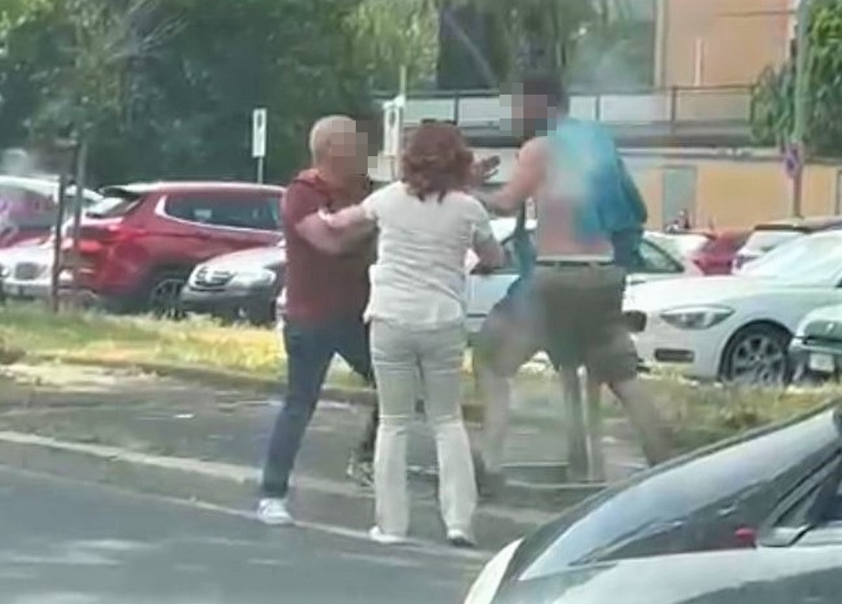 Tensione in via Aleardi: ‘colpi proibiti’ in strada