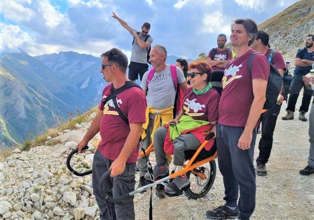 Valeria rinasce con gli amici e la montagna. Ora aiuta gli altri