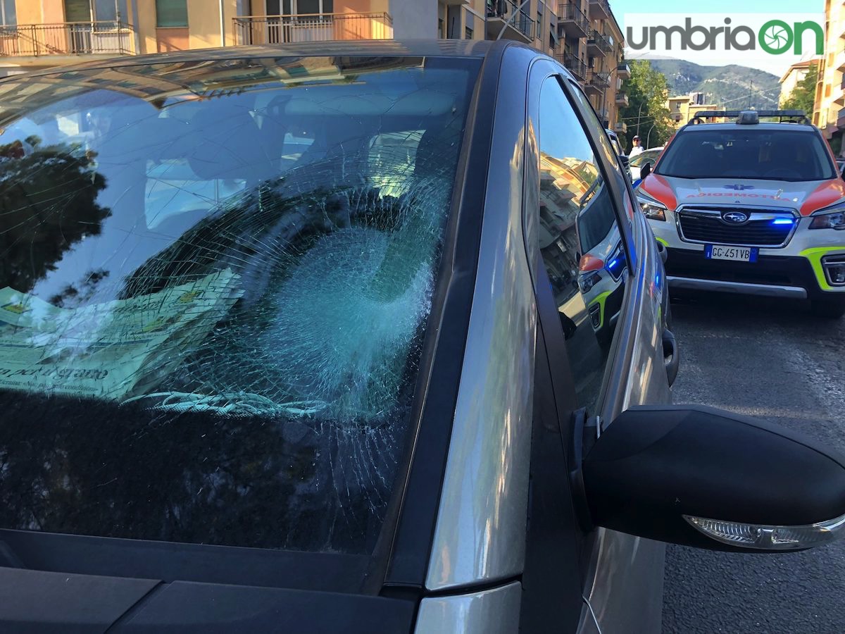 Terni: 22enne investita da un’auto in via Carducci