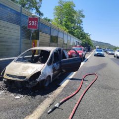Orvieto: brucia auto in A1. Stop temporaneo al traffico