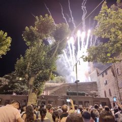 Passignano, incendio al castello: è lo spettacolo del palio