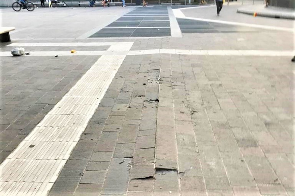 Terni, piazza Tacito: la pavimentazione ‘esplode’. Primo imputato è il caldo