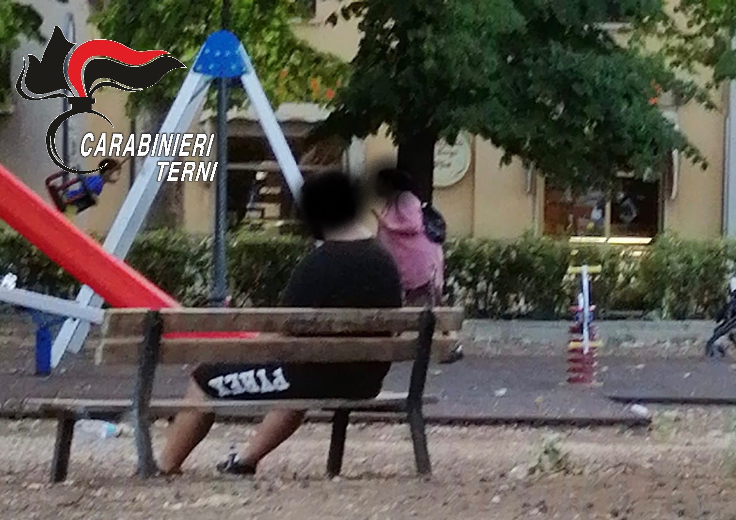 Terni, spaccia cocaina a borgo Bovio: cittadini segnalano, l’Arma arresta