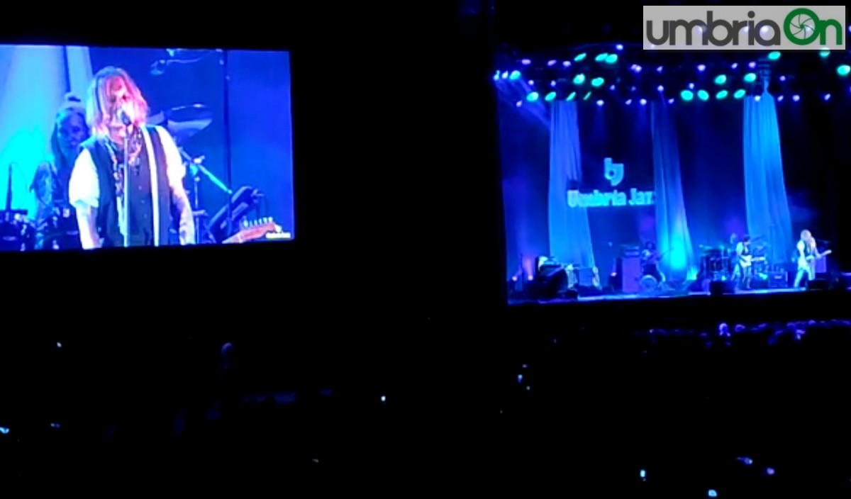 Umbria Jazz, c’è Johnny Depp a Perugia con Jeff Beck – VIDEO