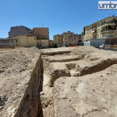 VIDEO – Terni: largo Cairoli tra scavi, resti monastero e ‘studio’. Nuovo affidamento