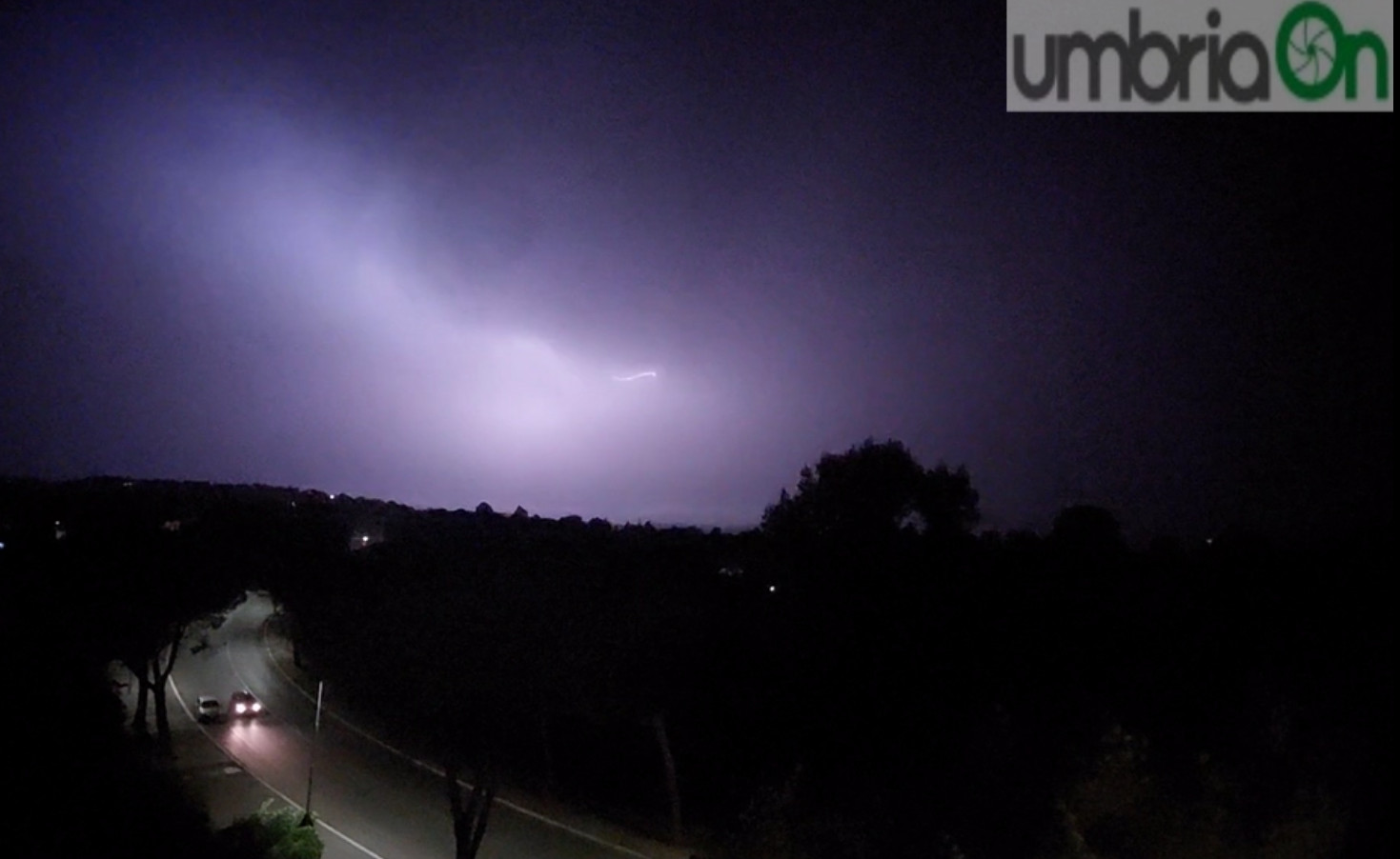 Terni, ‘spettacolo’ pioggia di lampi nella notte – Video