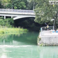 Terni, bagarre sulla dispersione ceneri nel fiume Nera: «Revocare il provvedimento»