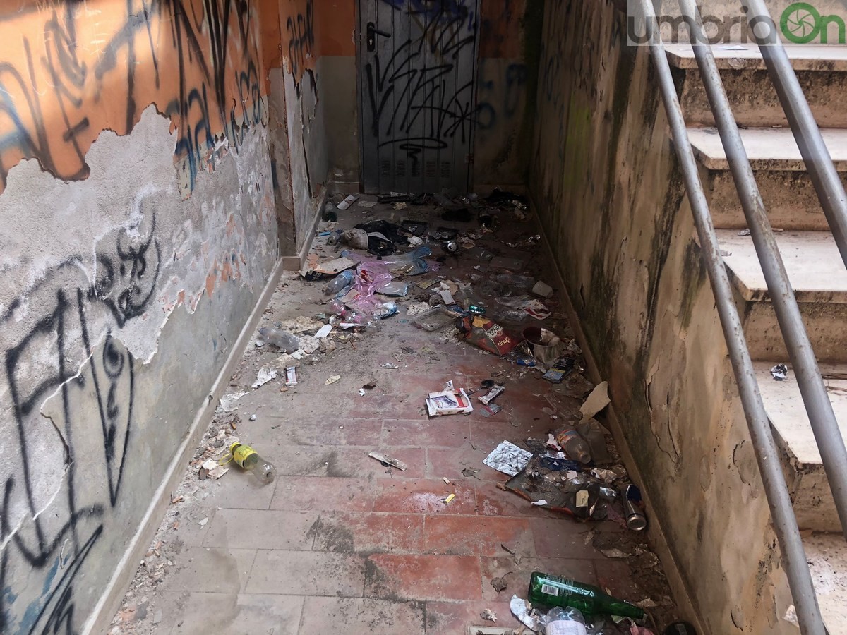 Terni: ‘angolo del buco’ fra i musei e il teatro. Al Caos si combatte: «La spunteremo noi»