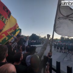 Derby in arrivo, la carica dei tifosi della Ternana per le Fere – Video e foto