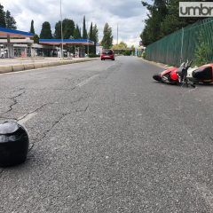 Impatto auto-scooter in viale Borzacchini: 16enne in ospedale