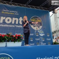 Bagno di folla per Giorgia Meloni a Perugia – Foto e video